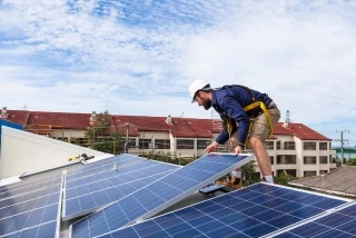 Instalación de paneles solares para edificios comerciales